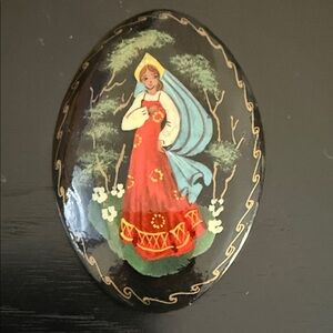 Vintage hand-painted Russian lacquer brooch